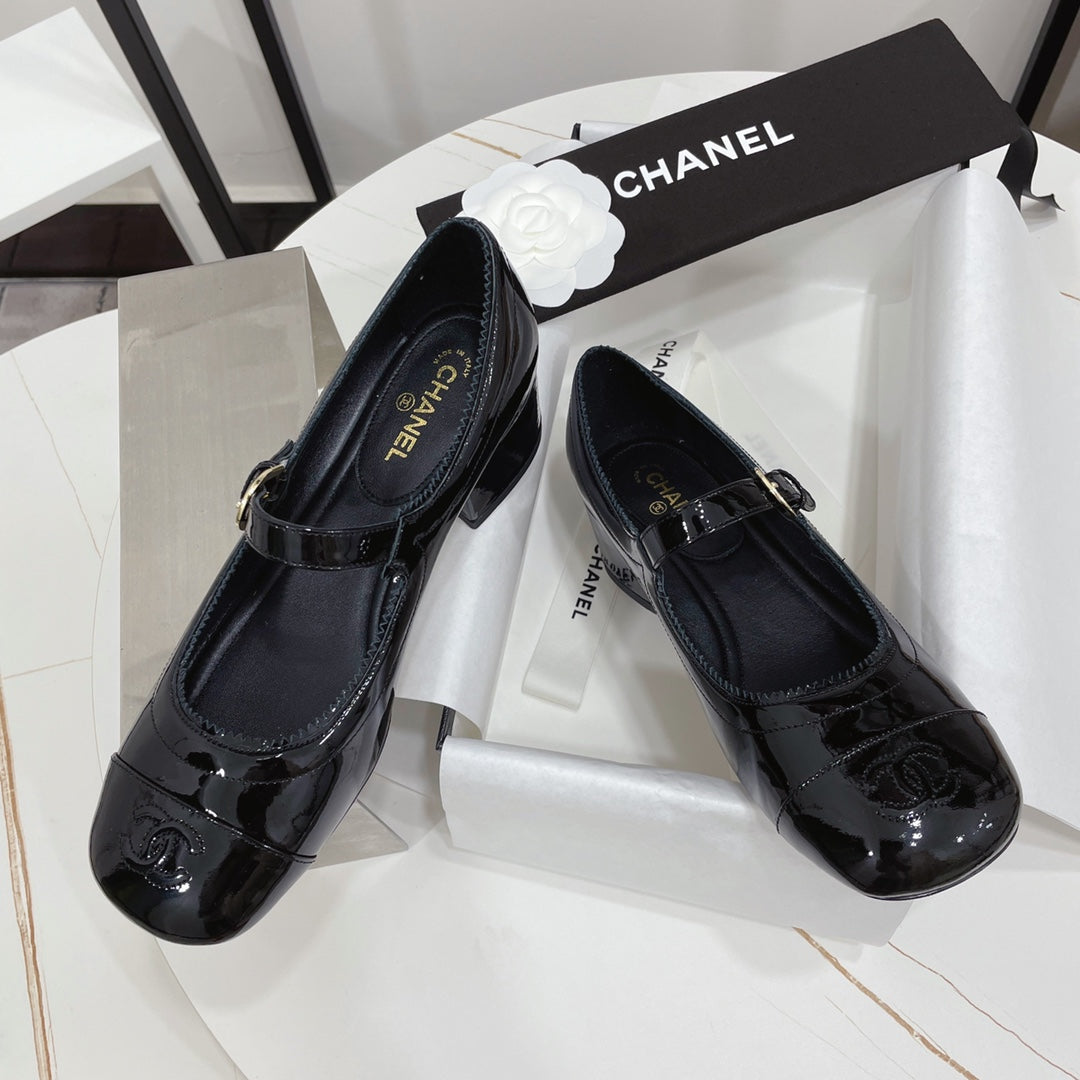 zCHANE.L Cc Mary Jane Block Heel Glossy Black Sheepskin