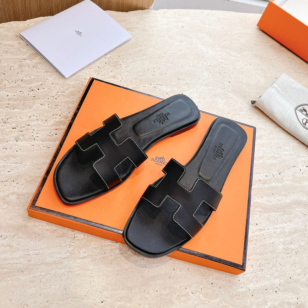 zHERME.S 25 Oran Sandal Black Calfskin