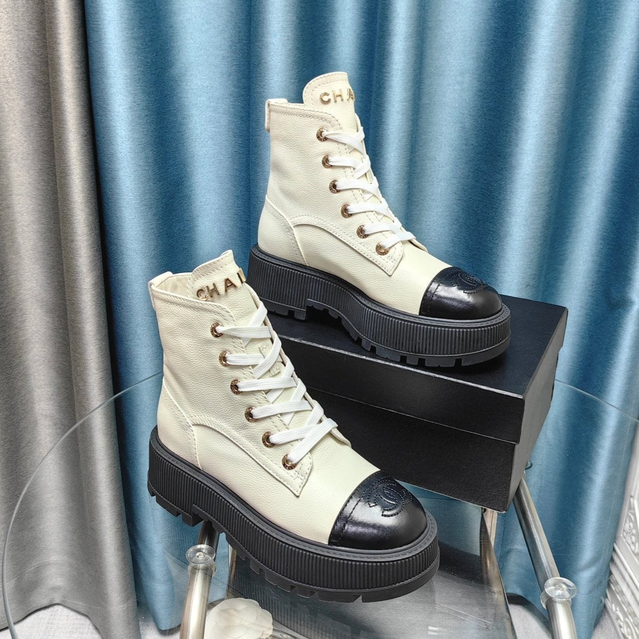 zCHANE.L Cc Ankle Boots White Lambskin