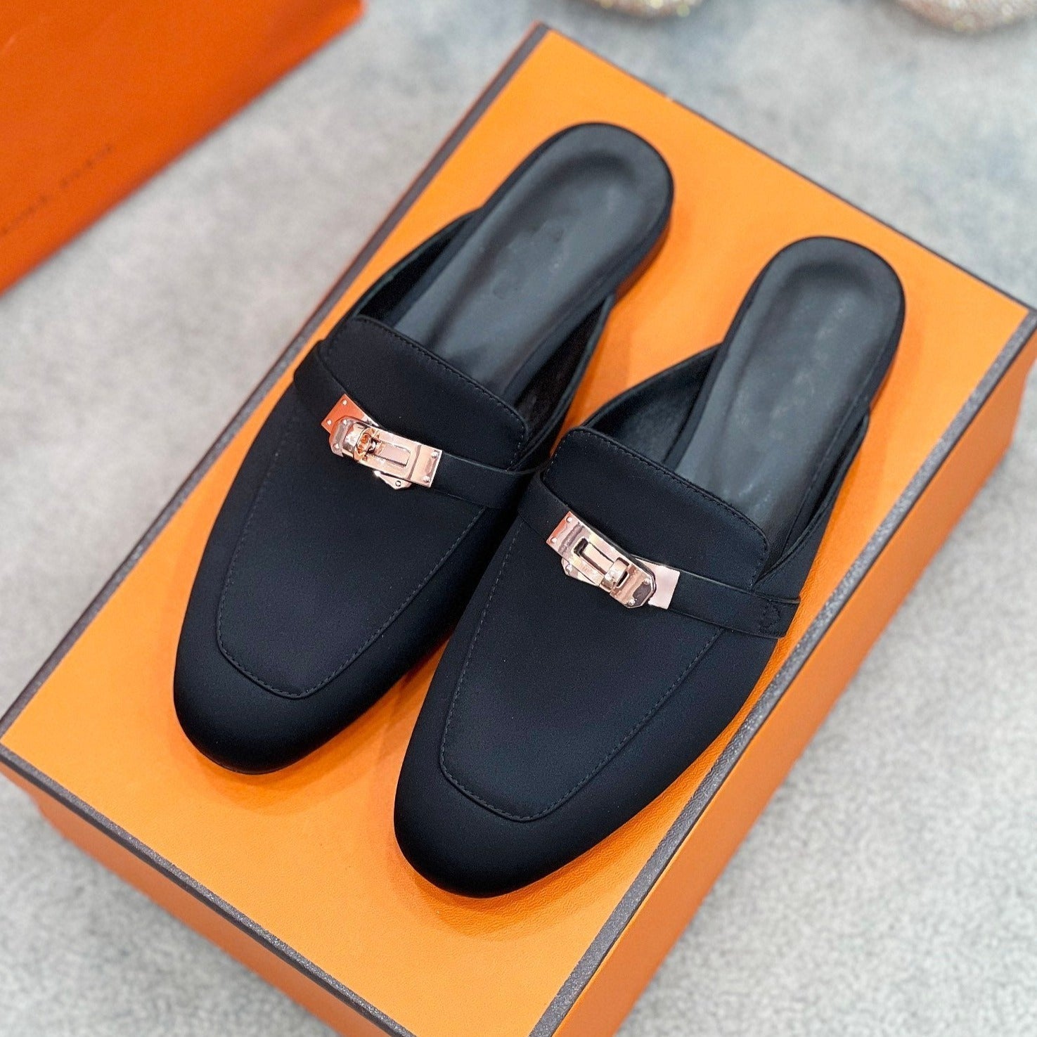 zHERME.S Oz Mule Black Silk Thick Cloth/Sheepskin