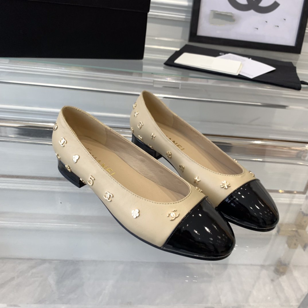 zCHANE.L Ballet Flat Beige Black Lamskin With Multi Logo