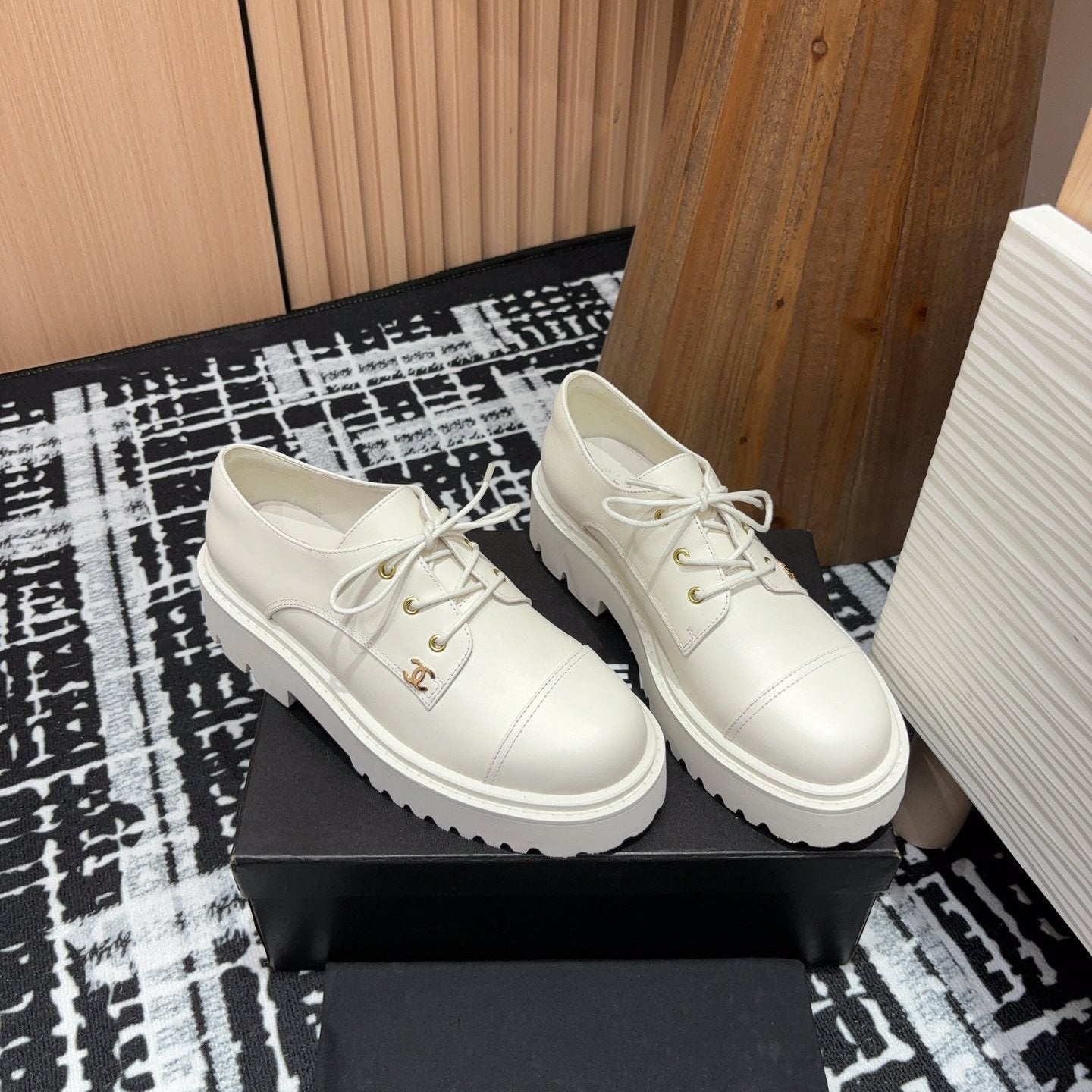 zCHANE.L Oxford Shoes In White Calfskin