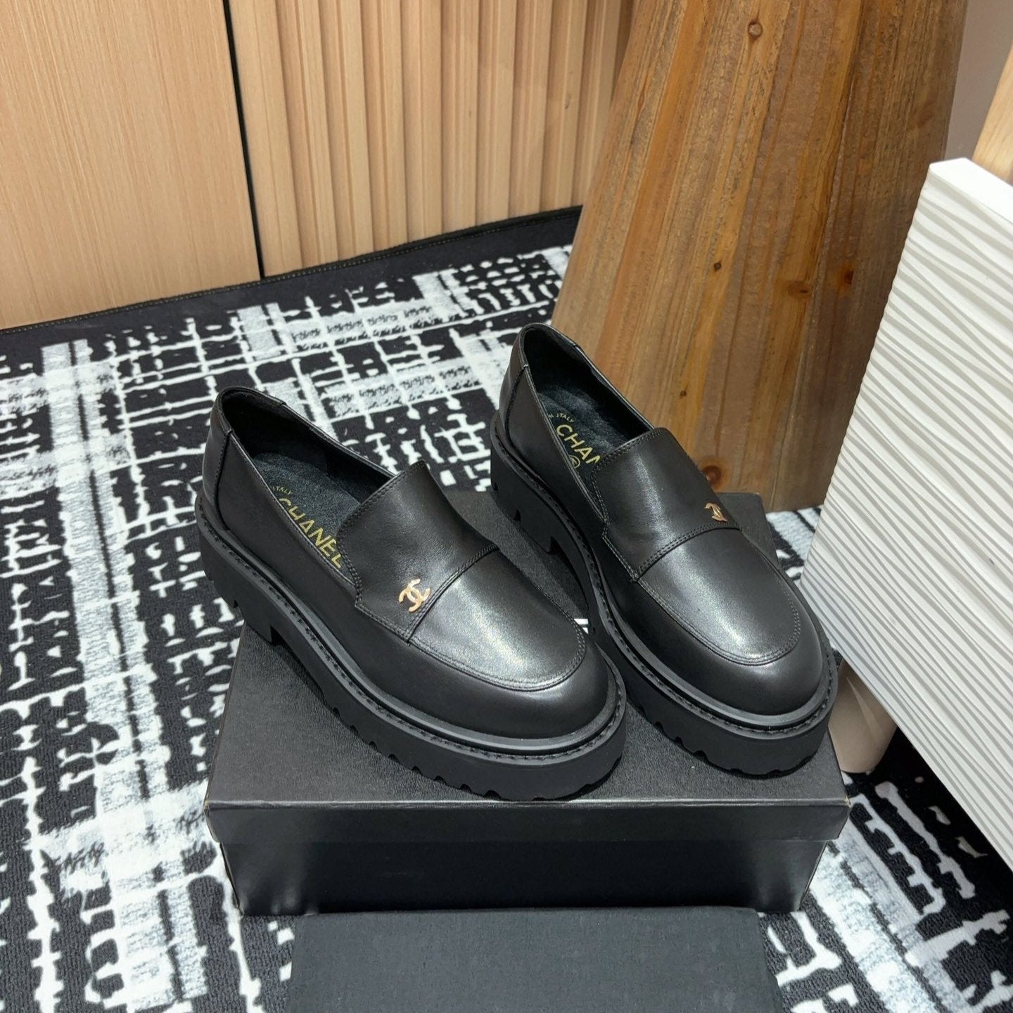 zCHANE.L Moccasins In Black Calfskin