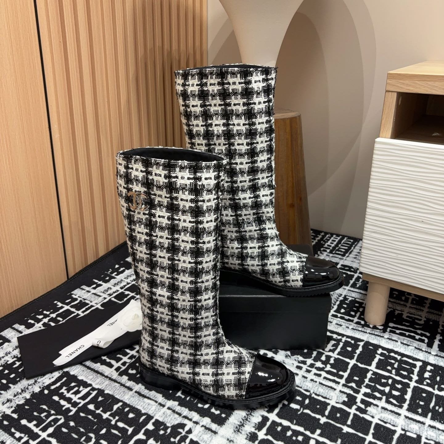 zCHANE.L Cc High Boots In White Mix Black Wool Tweed And Lambskin