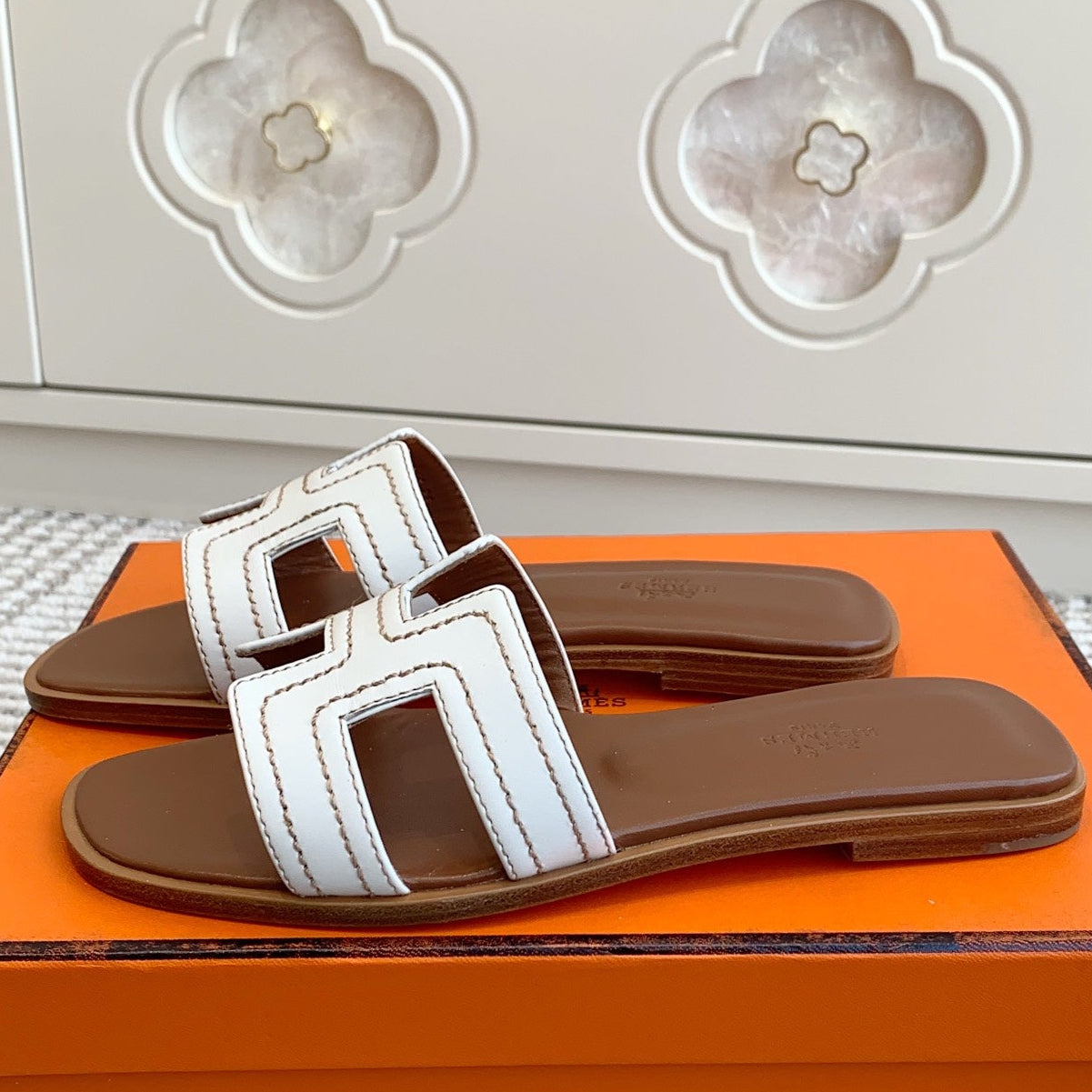 zHERME.S Oran Sandal White Sheepskin 291395