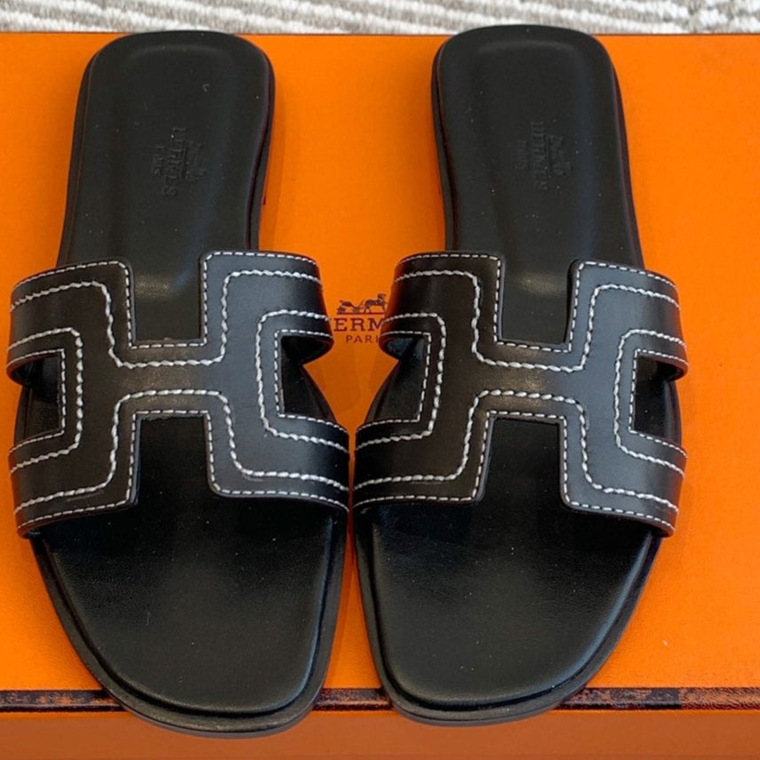 zHERME.S Oran Sandal Black Sheepskin 291397