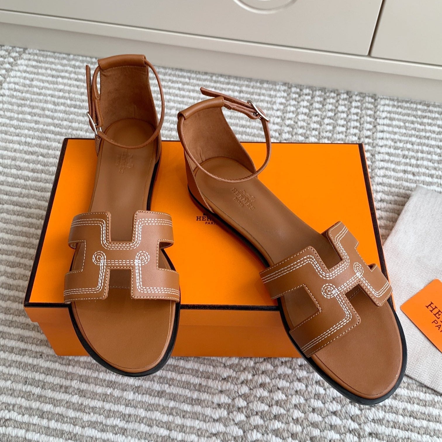 zHERME.S 25 Santorini Gold Calfskin White Embroidery Thread