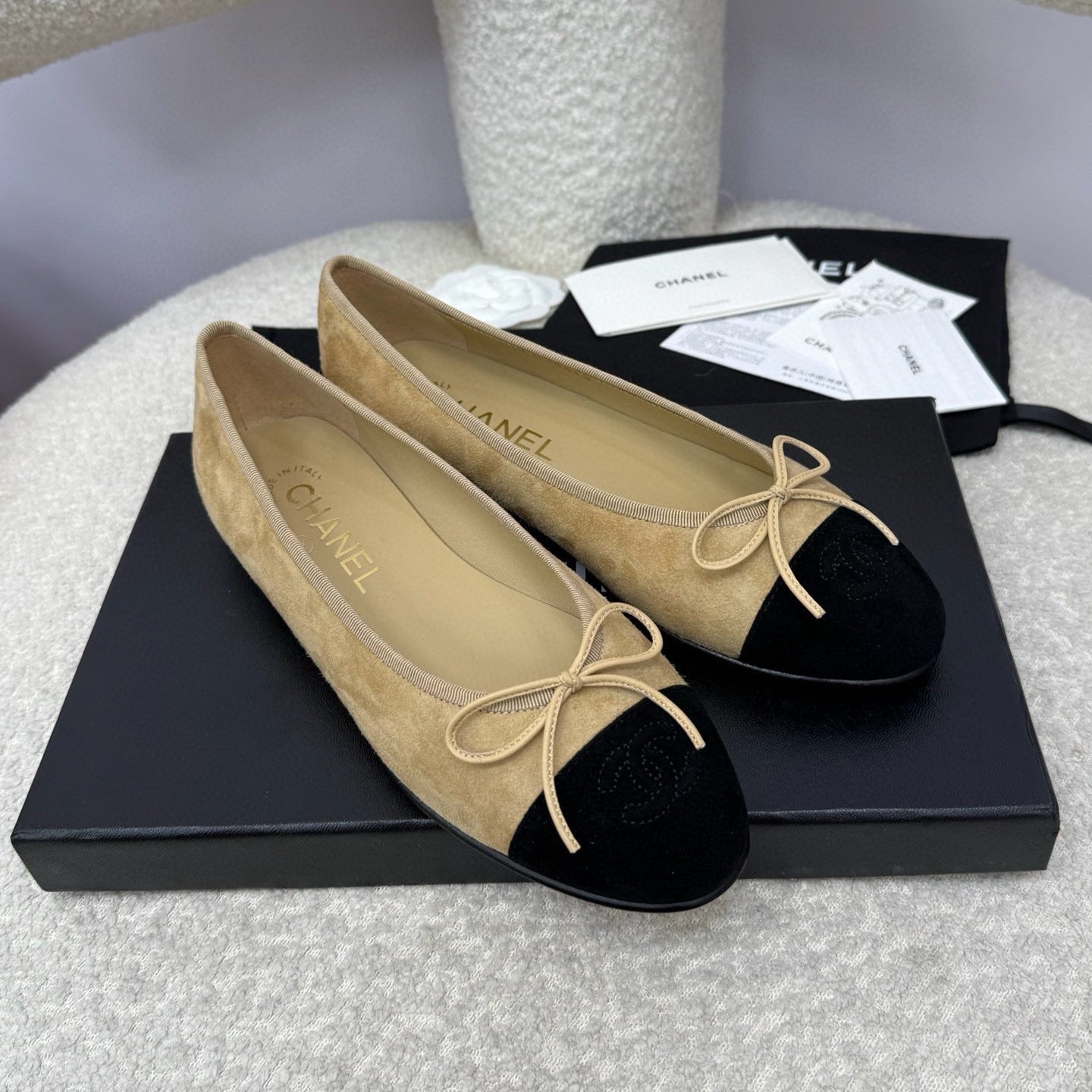 zCHANE.L 25A Ballet Flat Beige Black Suede