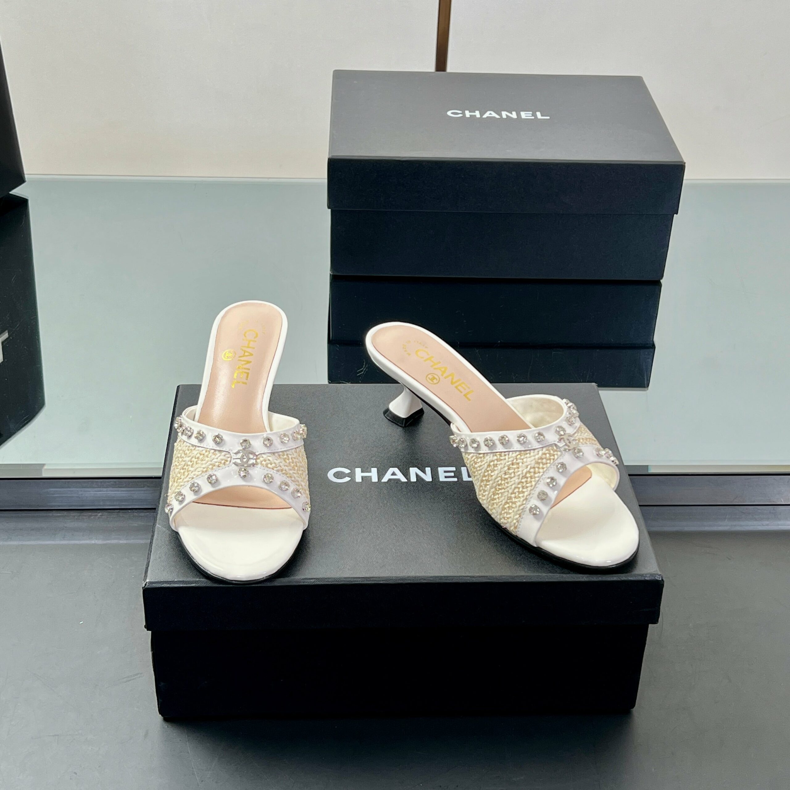 zCHANE.L 25 Mules White Yellow Sheepskin 362451