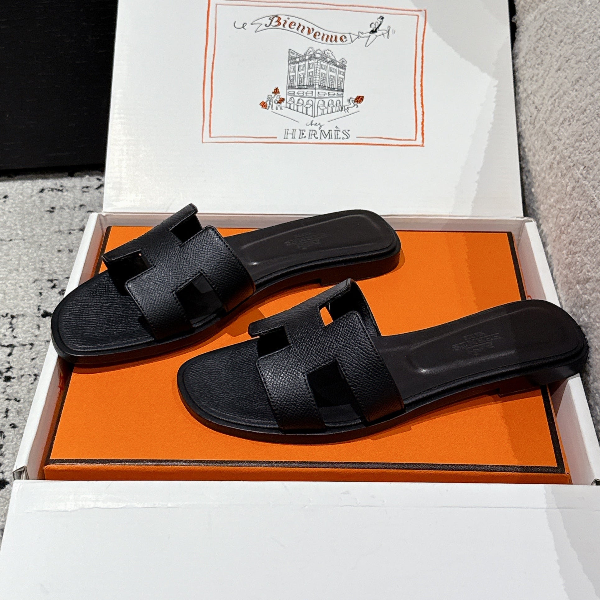 zHERME.S 25 Oran Sandal Black Epsom Calfskin