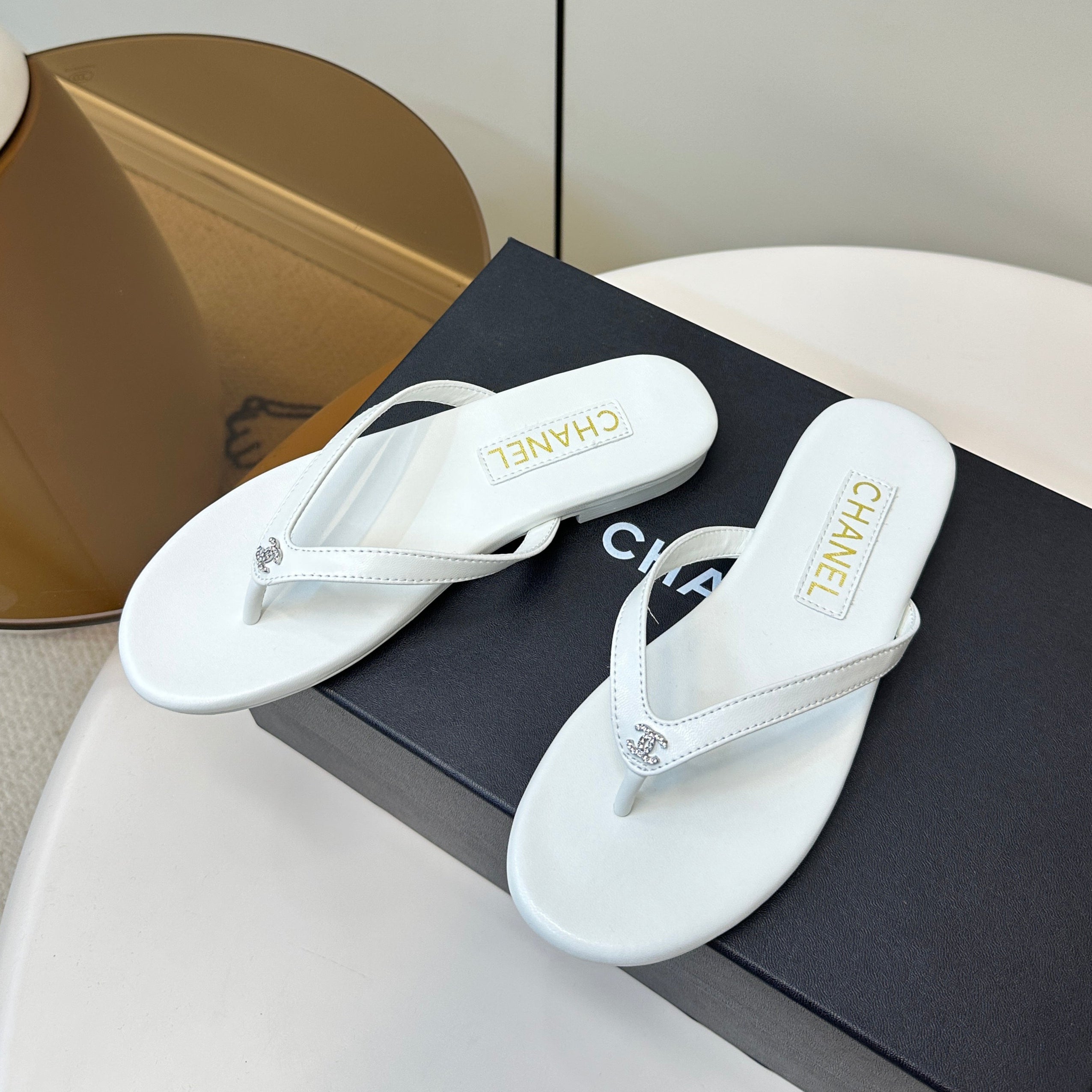 zCHANE.L 25 Thong Sandal White Diamond Logo