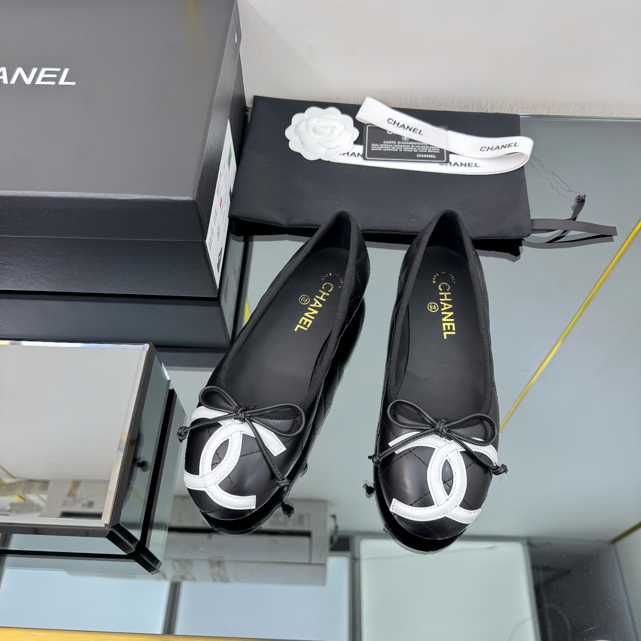 zCHANE.L Loafers Black/White Sheepskin Mix Bow 297794