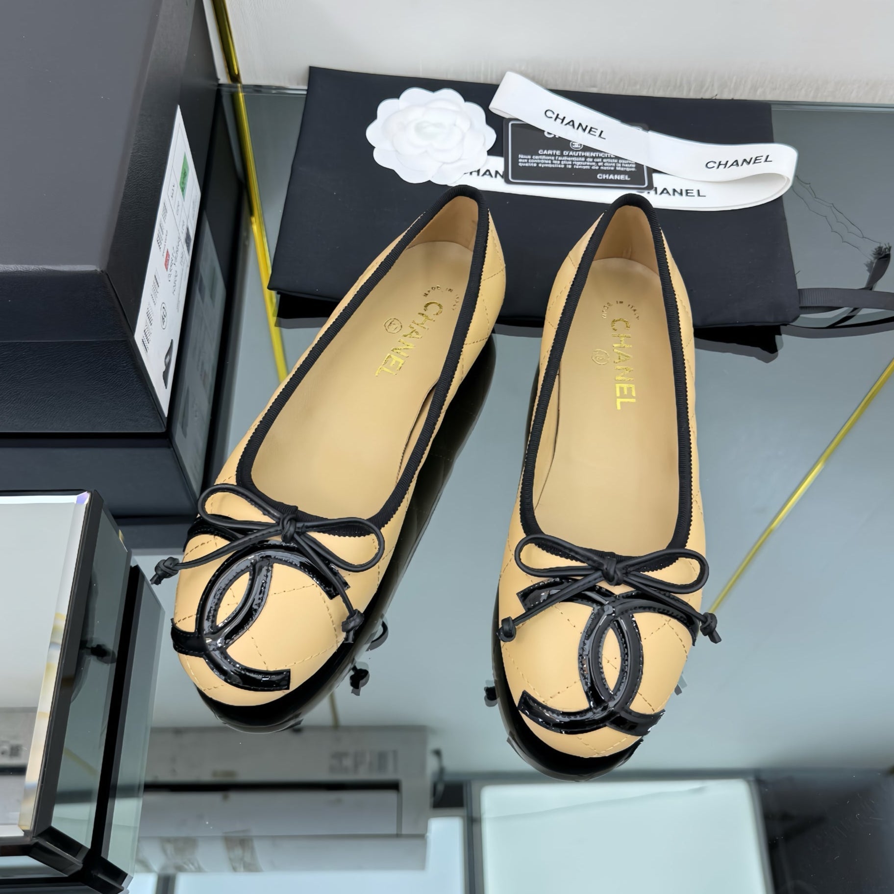 zCHANE.L 25 Cambon Ballet Flat Beige Black Quilted Calfskin
