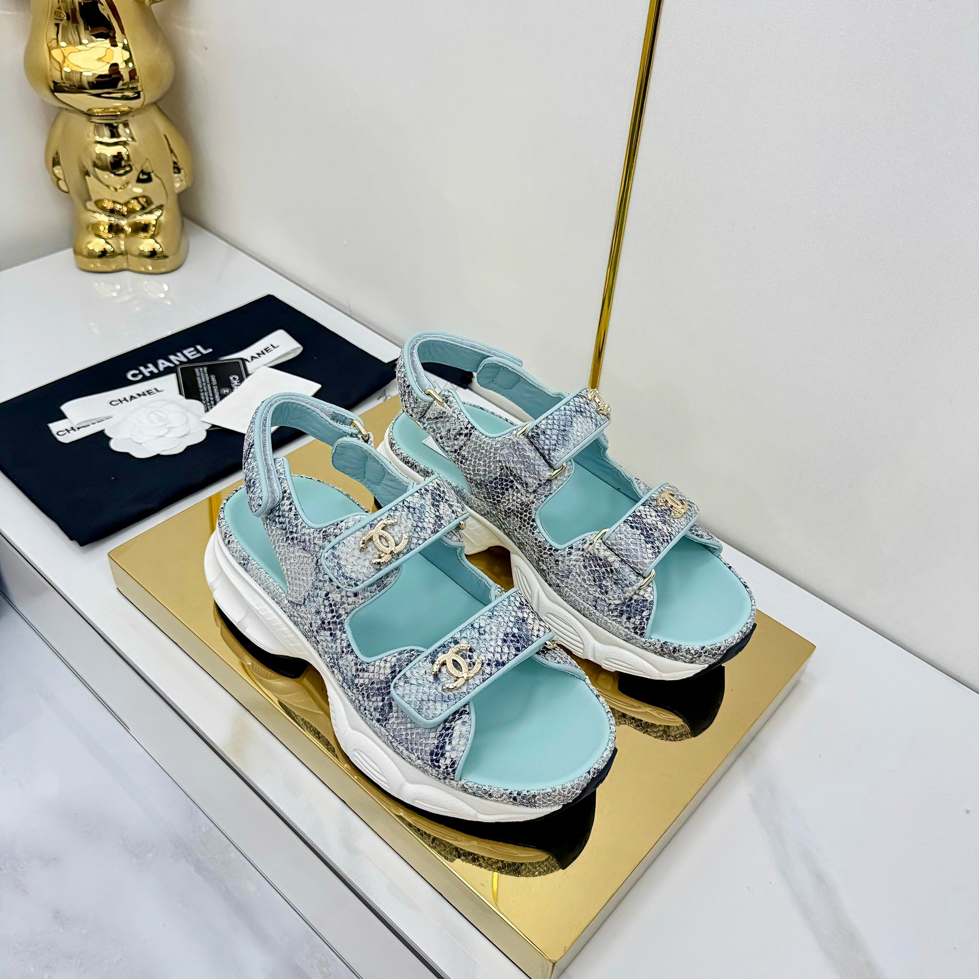zCHANE.L 25 Sandals Blue Pearlescent Sheepskin 312944