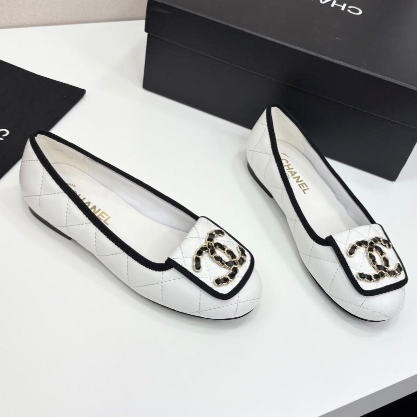 zCHANE.L 25 Ballet Flat Large Logo White Quilted Calfskin