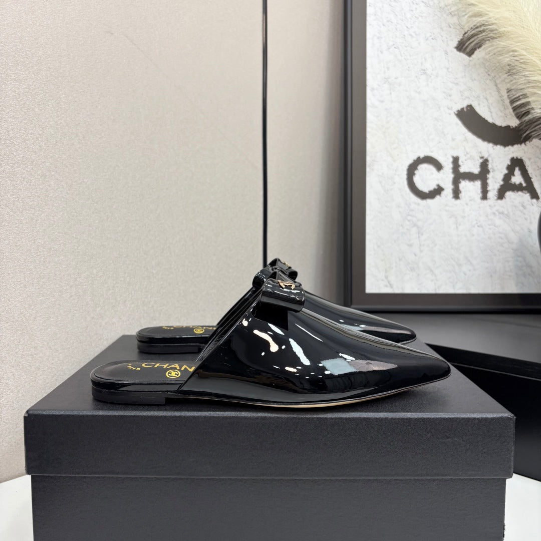 zCHANE.L 25 Point-Toe Flat Mule Black Patent Calfskin 352472