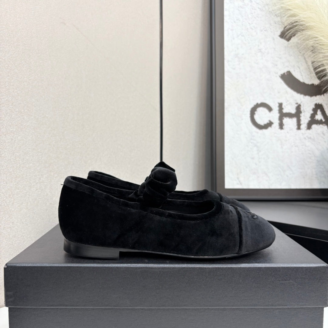 zCHANE.L 25 Mary Janes In Black Velvet And Sheepskin 352463