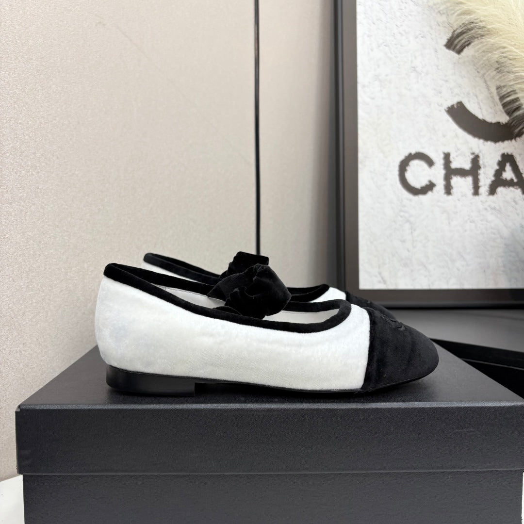 zCHANE.L 25 Mary Janes In Black White Velvet And Sheepskin 352464
