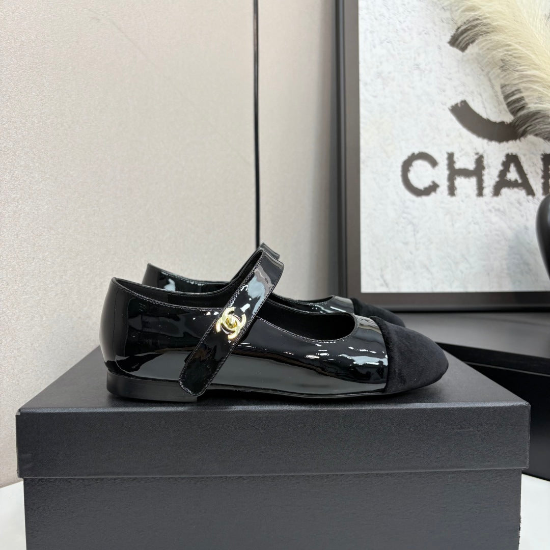 zCHANE.L 25 Mary Janes In Black Patent Sheepskin And Velvet 352465