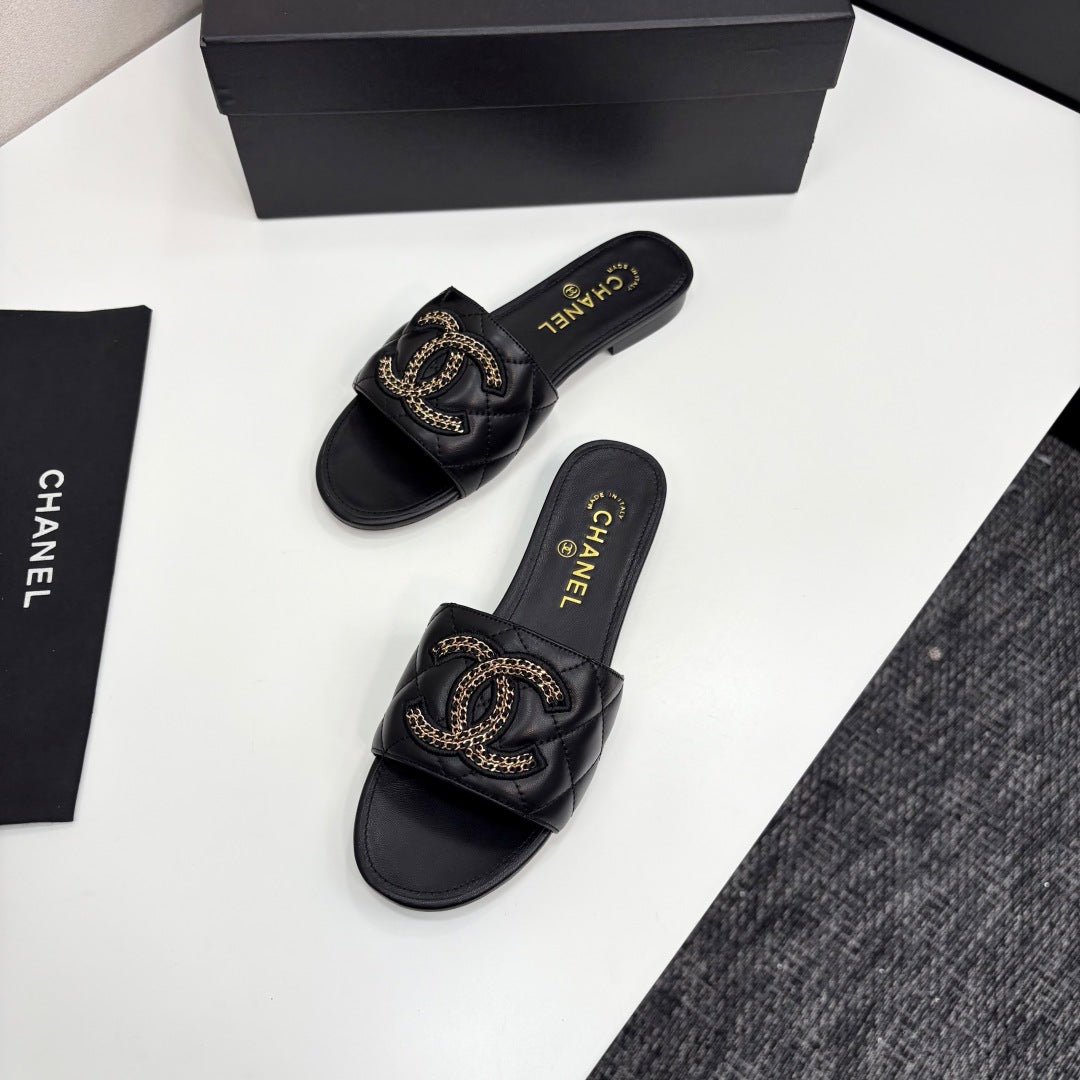 zCHANE.L 25 Doubble Chain Embroidered Slippers Black Quilted Sheepskin 352490