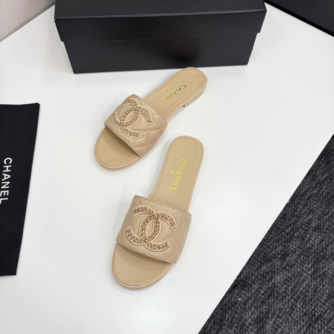 zCHANE.L 25 Doubble Chain Embroidered Slippers Beige Quilted Sheepskin 352491