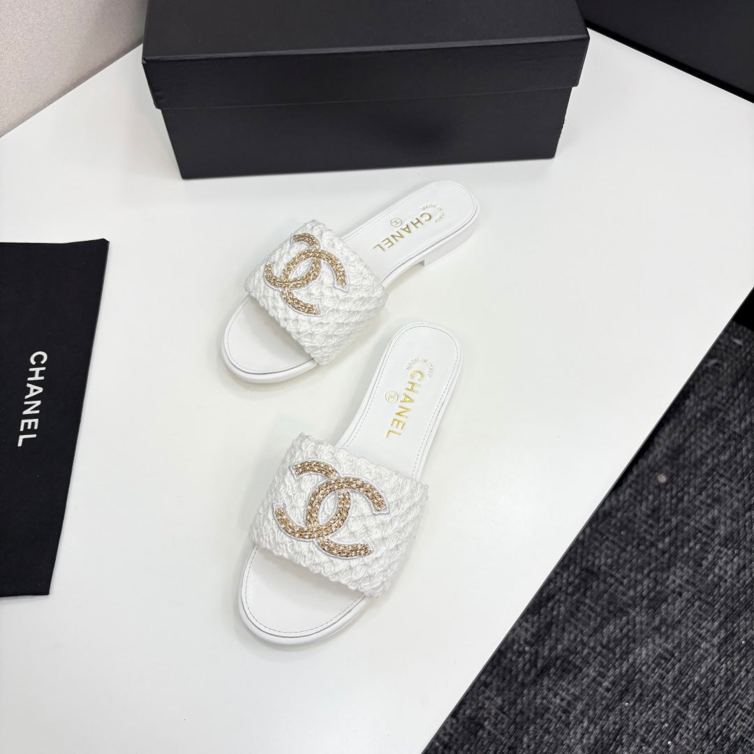 zCHANE.L 25 Doubble Chain Embroidered Slippers White Fabric And Sheepskin 352492
