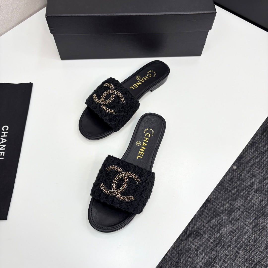 zCHANE.L 25 Doubble Chain Embroidered Slippers Black Fabric And Sheepskin 352493