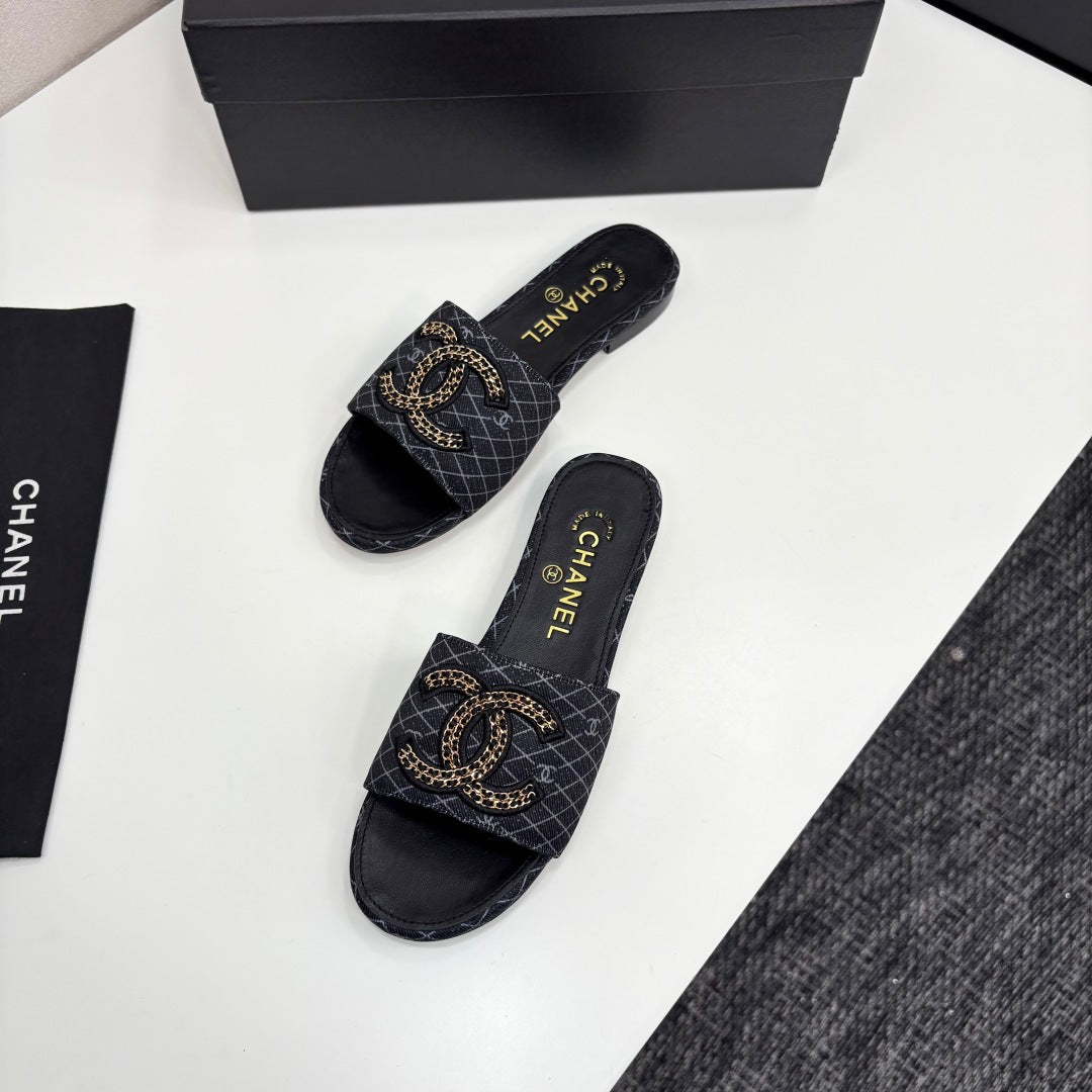 zCHANE.L 25 Doubble Chain Embroidered Slippers Black Fabric 352495