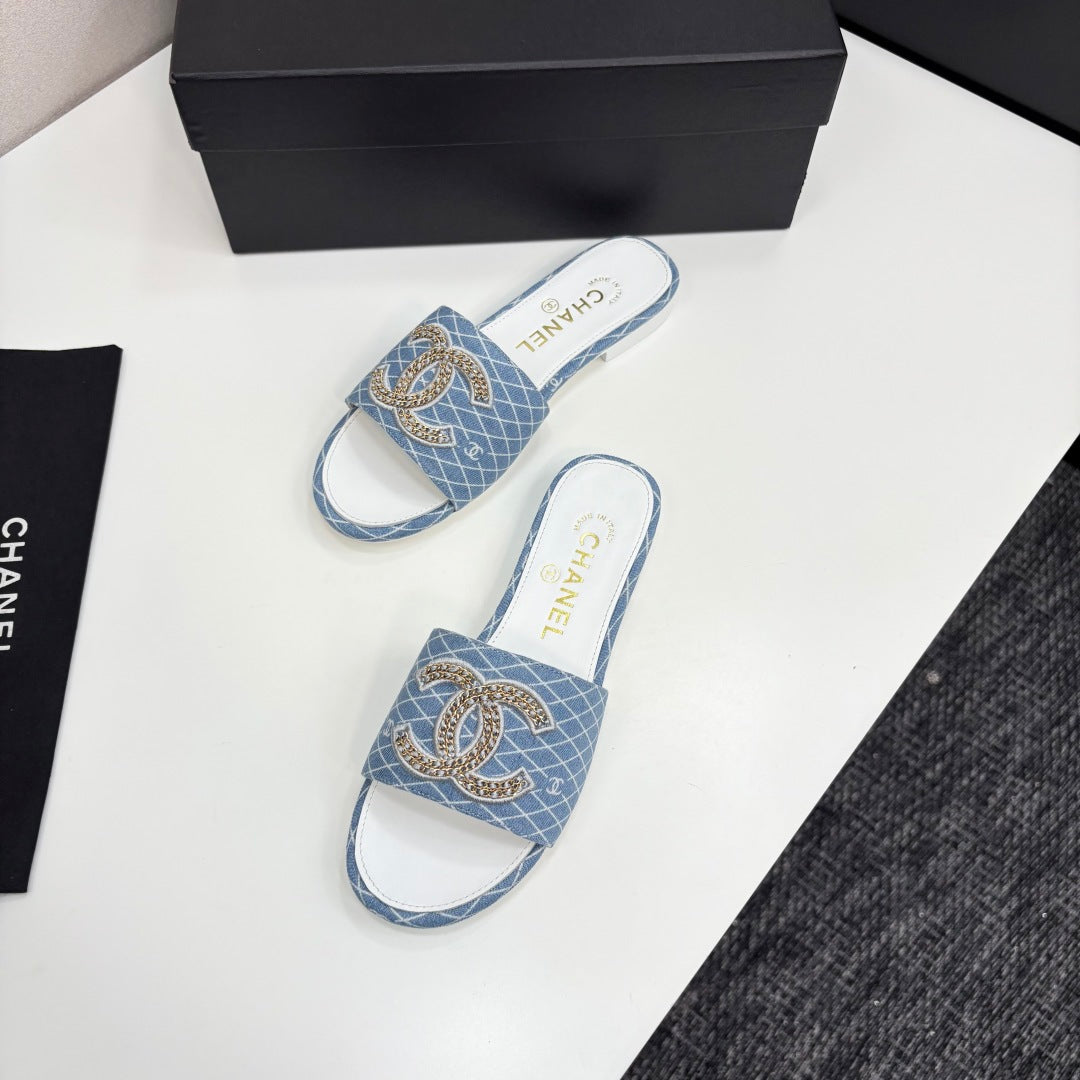 zCHANE.L 25 Doubble Chain Embroidered Slippers Light Blue Fabric 352497