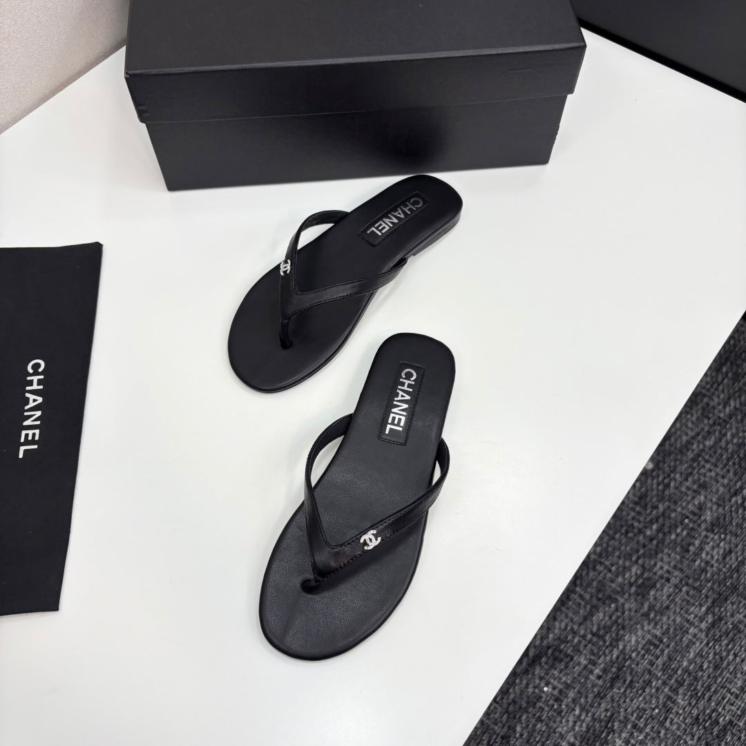 zCHANE.L Crystal Logo Thong Sandal Black Sheepskin 352475