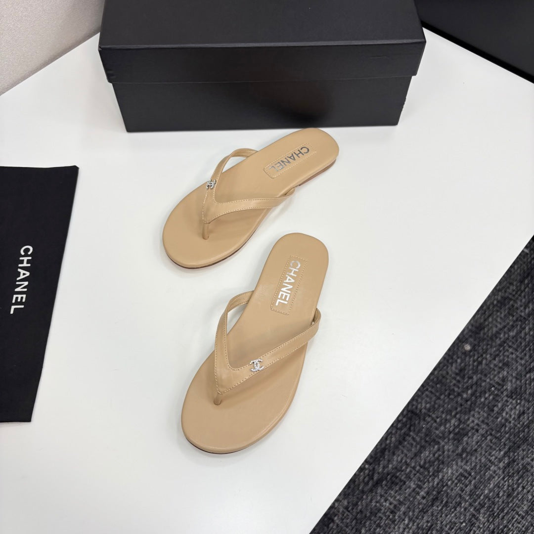 zCHANE.L Crystal Logo Thong Sandal Beige Sheepskin 352476
