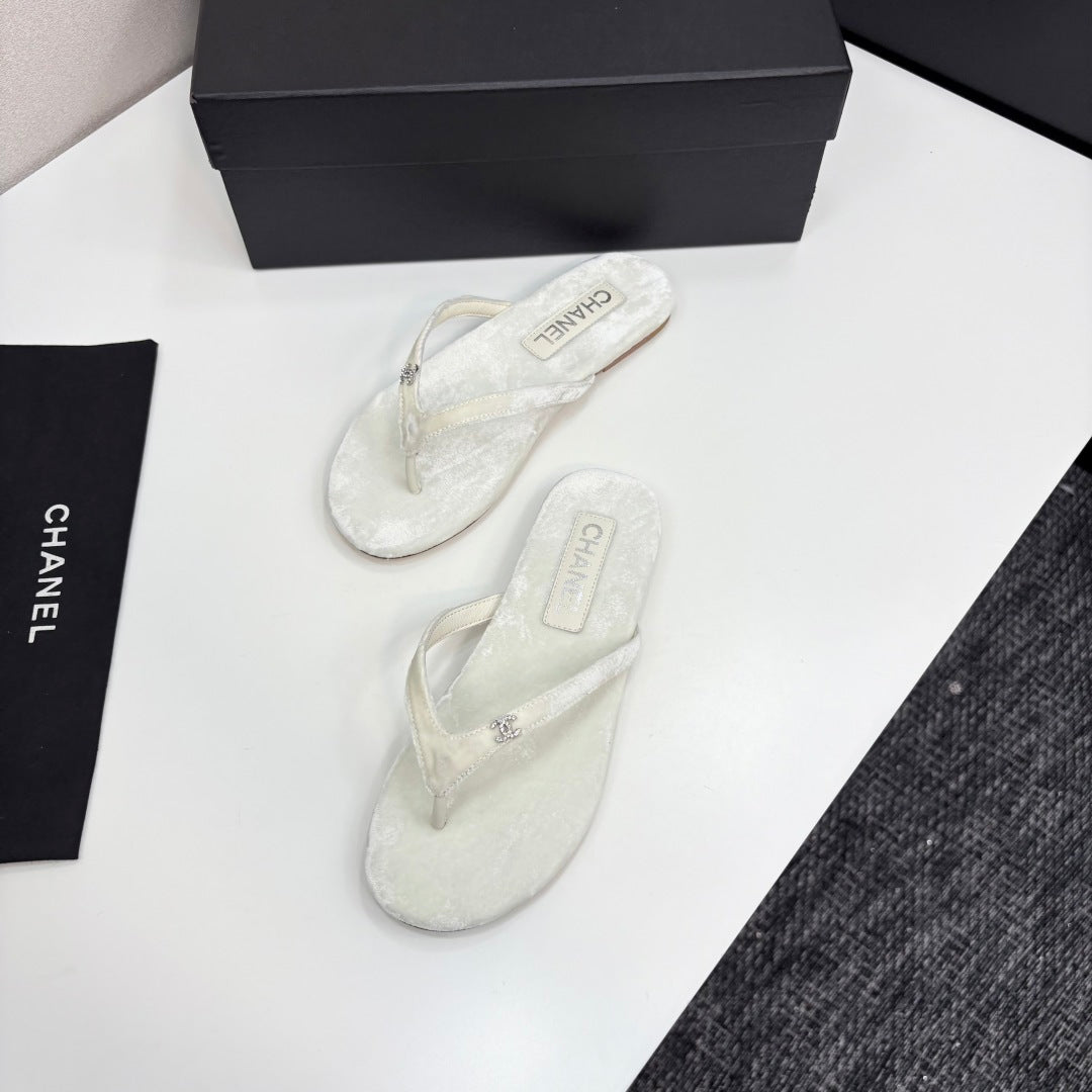 zCHANE.L Crystal Logo Thong Sandal White Velvet 352477