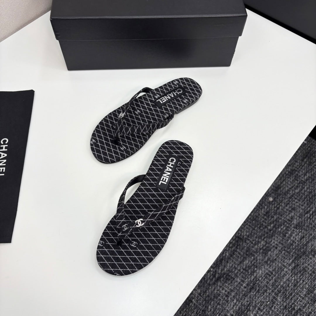 zCHANE.L Crystal Logo Thong Sandal Black Fabric And Sheepskin 352485
