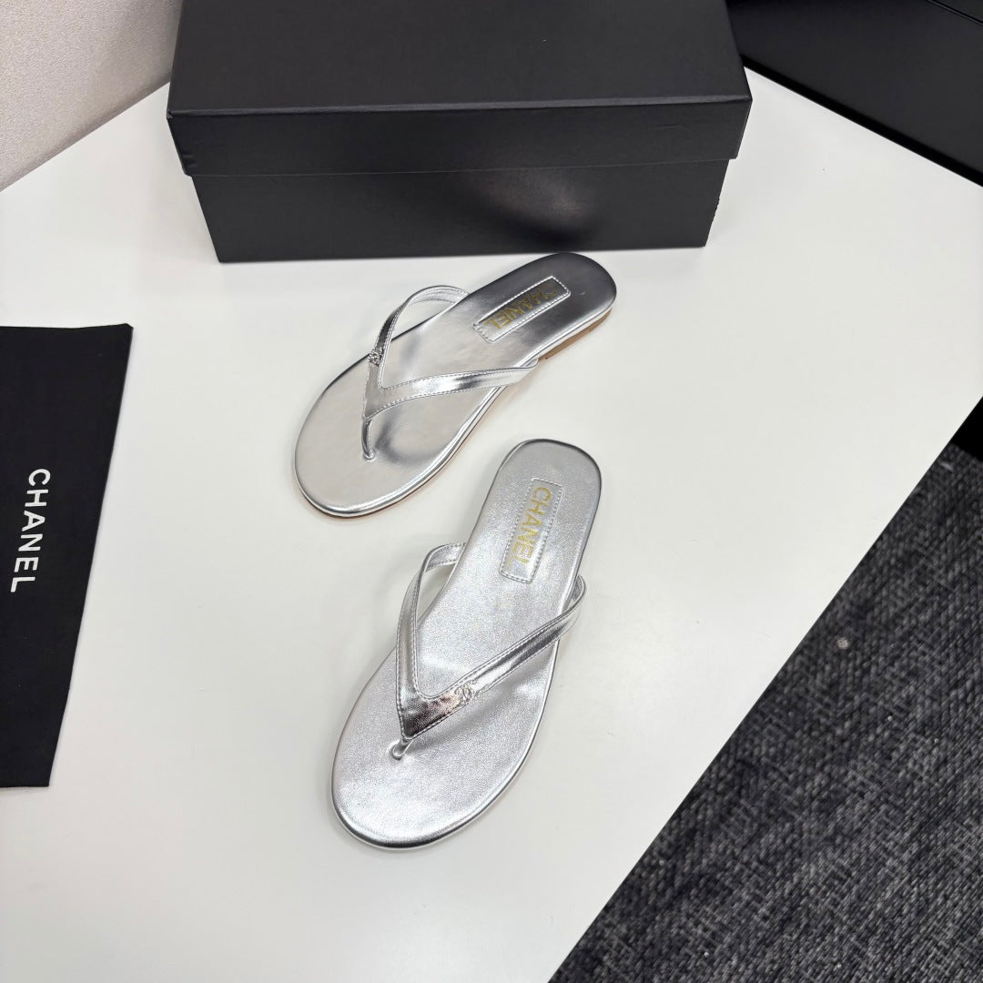 zCHANE.L Crystal Logo Thong Sandal Silver Metallic Sheepskin 352486