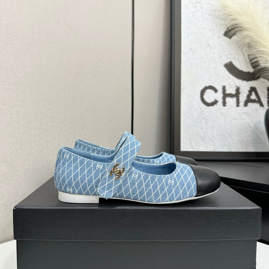 zCHANE.L 25 Mary Janes Light Blue Fabric And Black Cowhide 352509