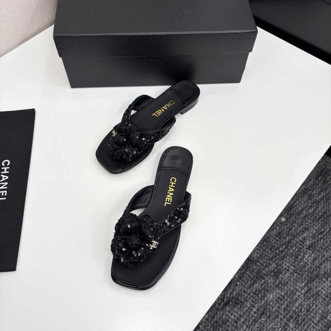 zCHANE.L 25 Camellia Thong Sandals Black Coarse Glitter Fabric And Sheepskin 368835