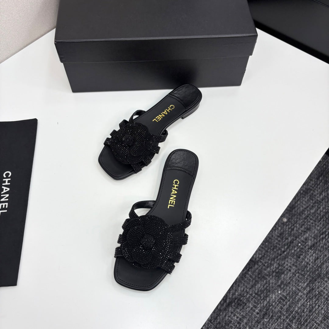 zCHANE.L 25 Camellia Open Flat Mule Black Stone Grain And Sheepskin 368851