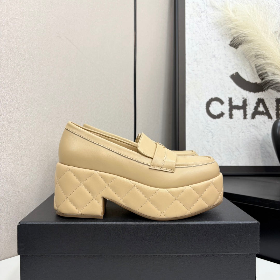 zCHANE.L 25 Thick-Heeled Loafer 55Mm Beige Quilted Lambskin 368827