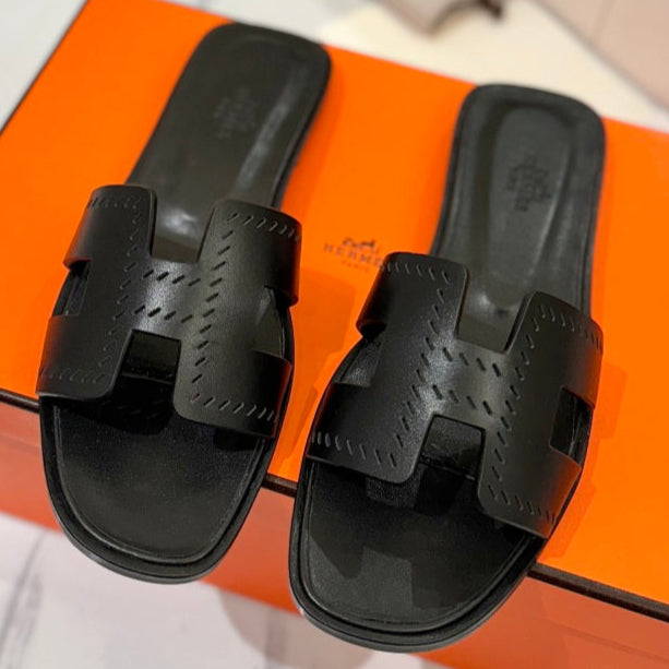 zHERME.S Oran Sandal Black Perforate Cowhide 294873