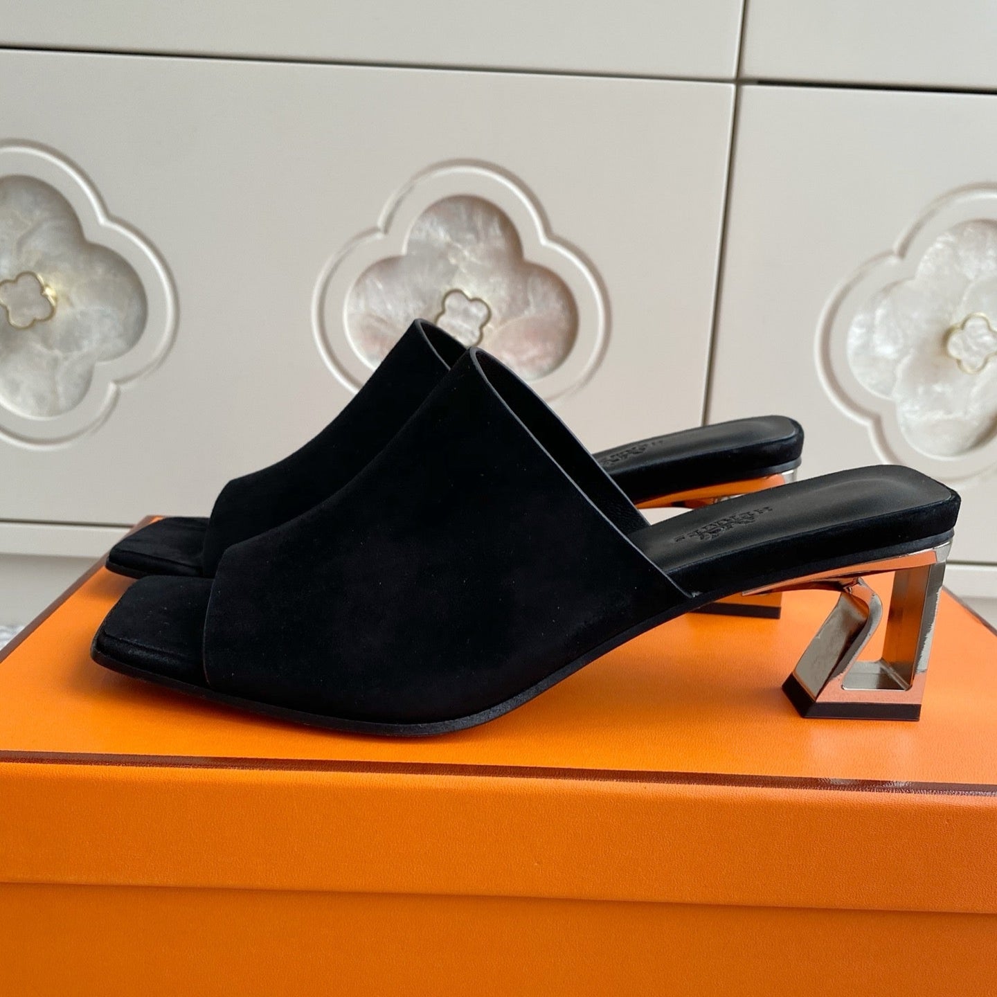 zHERME.S Kylie Mules Black Calfskin 316375