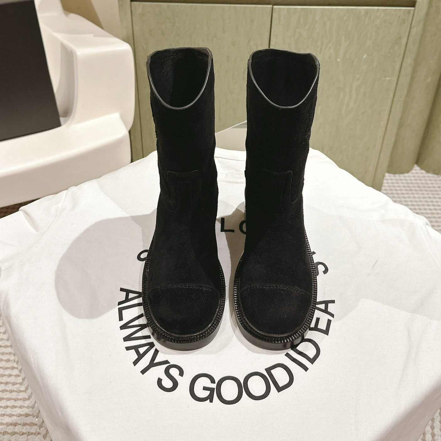 zCHANE.L Cc Short Boots Black Suede Calfskin