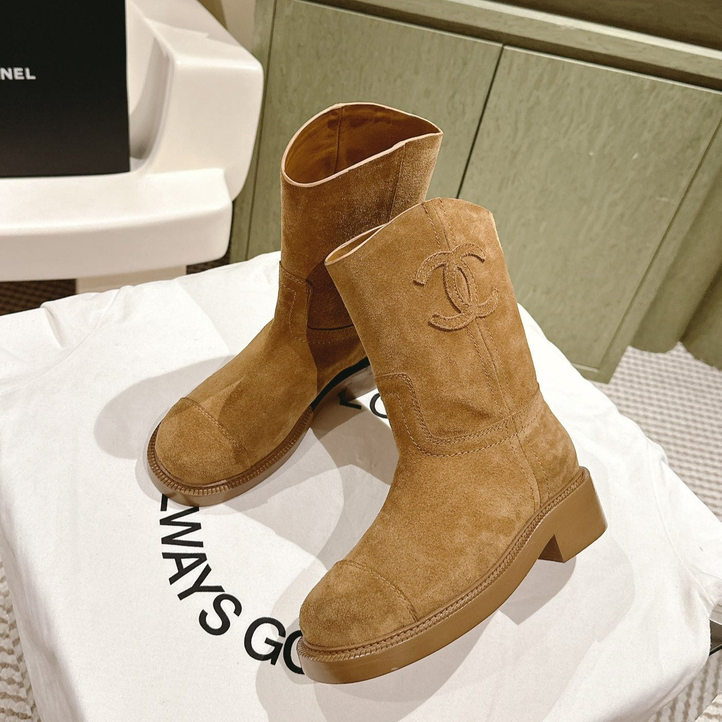 zCHANE.L Cc Short Boots Peanut Brown Suede Calfskin