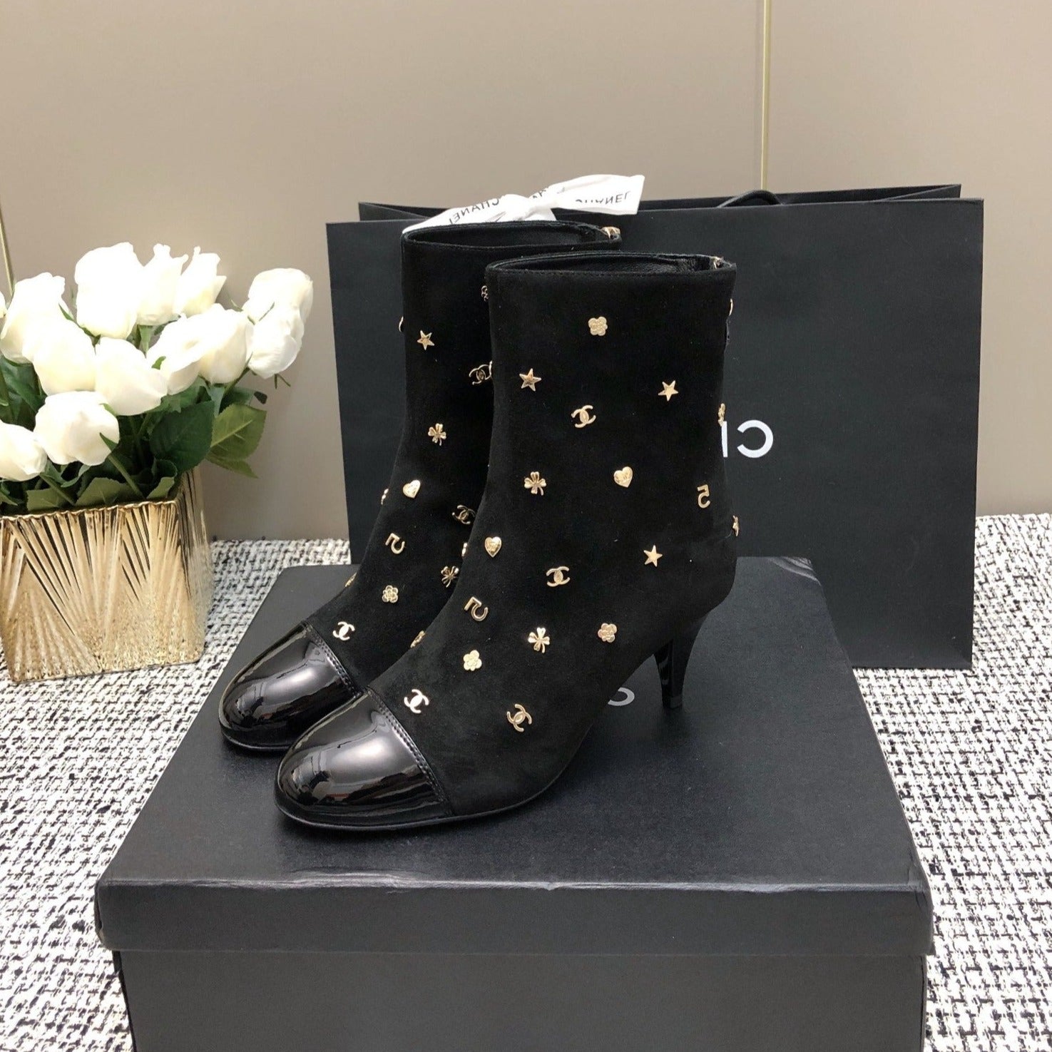 zCHANE.L Short Boots Black Suede Lambskin Attach Metal