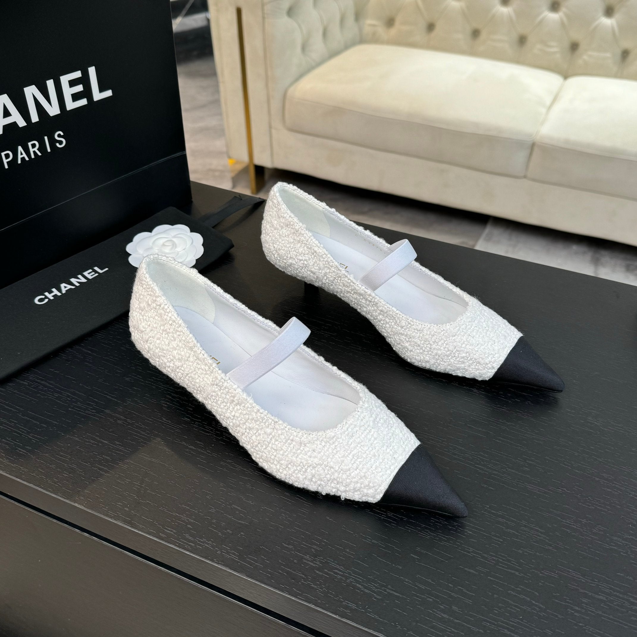 zCHANE.L Mary Jane 35 Pointed Toe White Tweed Black Grosgrain