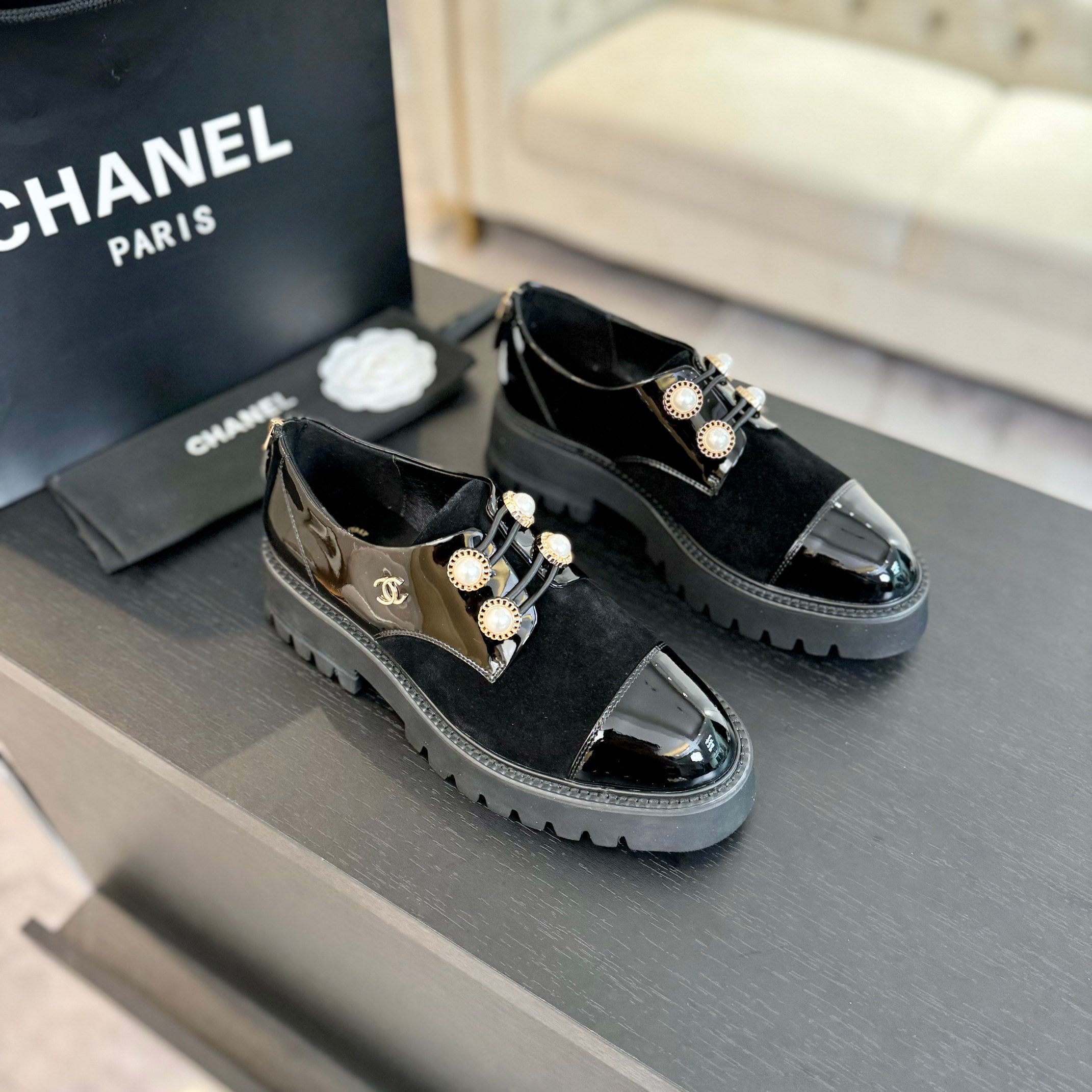 zCHANE.L Cc Oxford Shoes In Black Suede And Calfskin With Pearl Chain