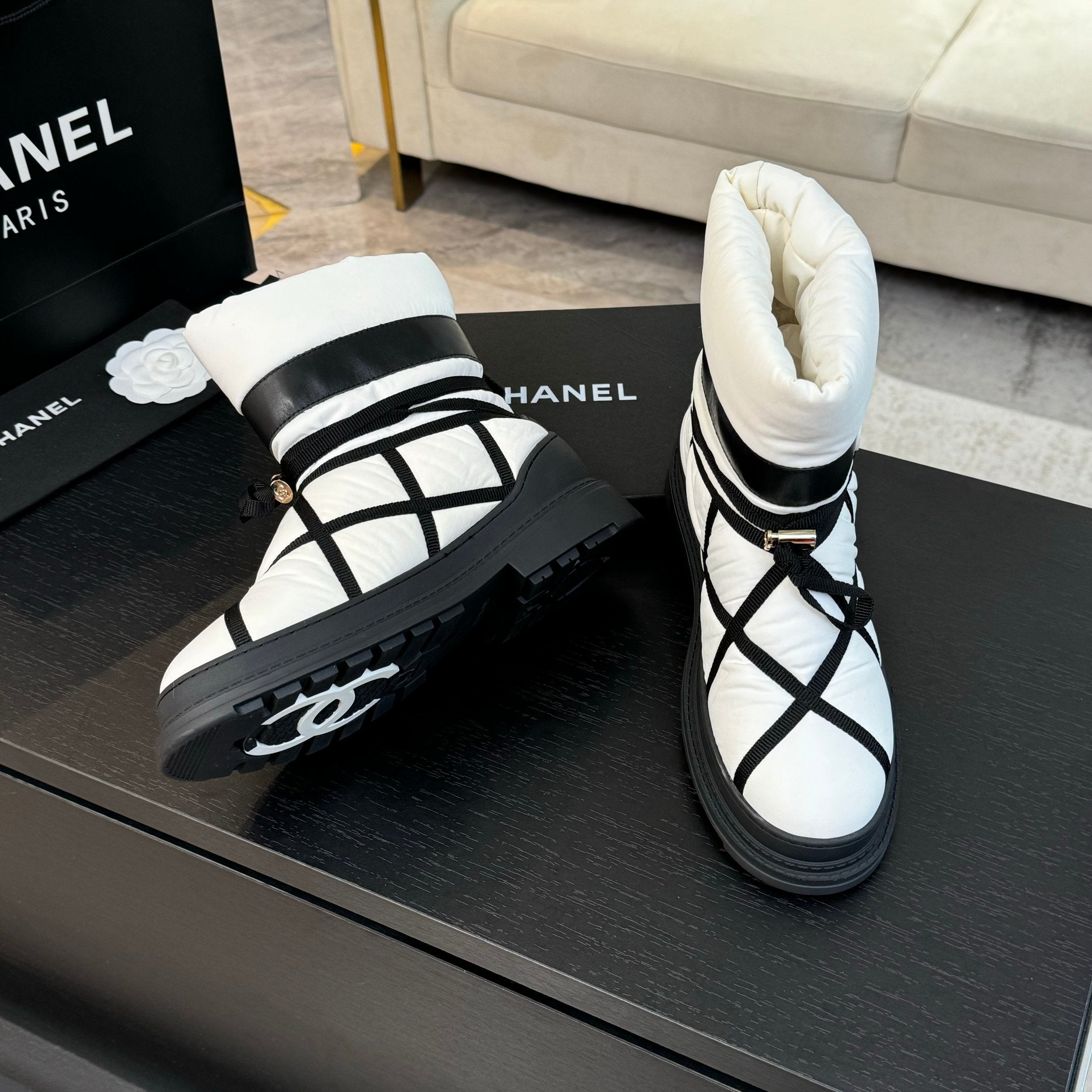 zCHANE.L Cc Ankle Boots White Mix Black Wind Cloth Quilted