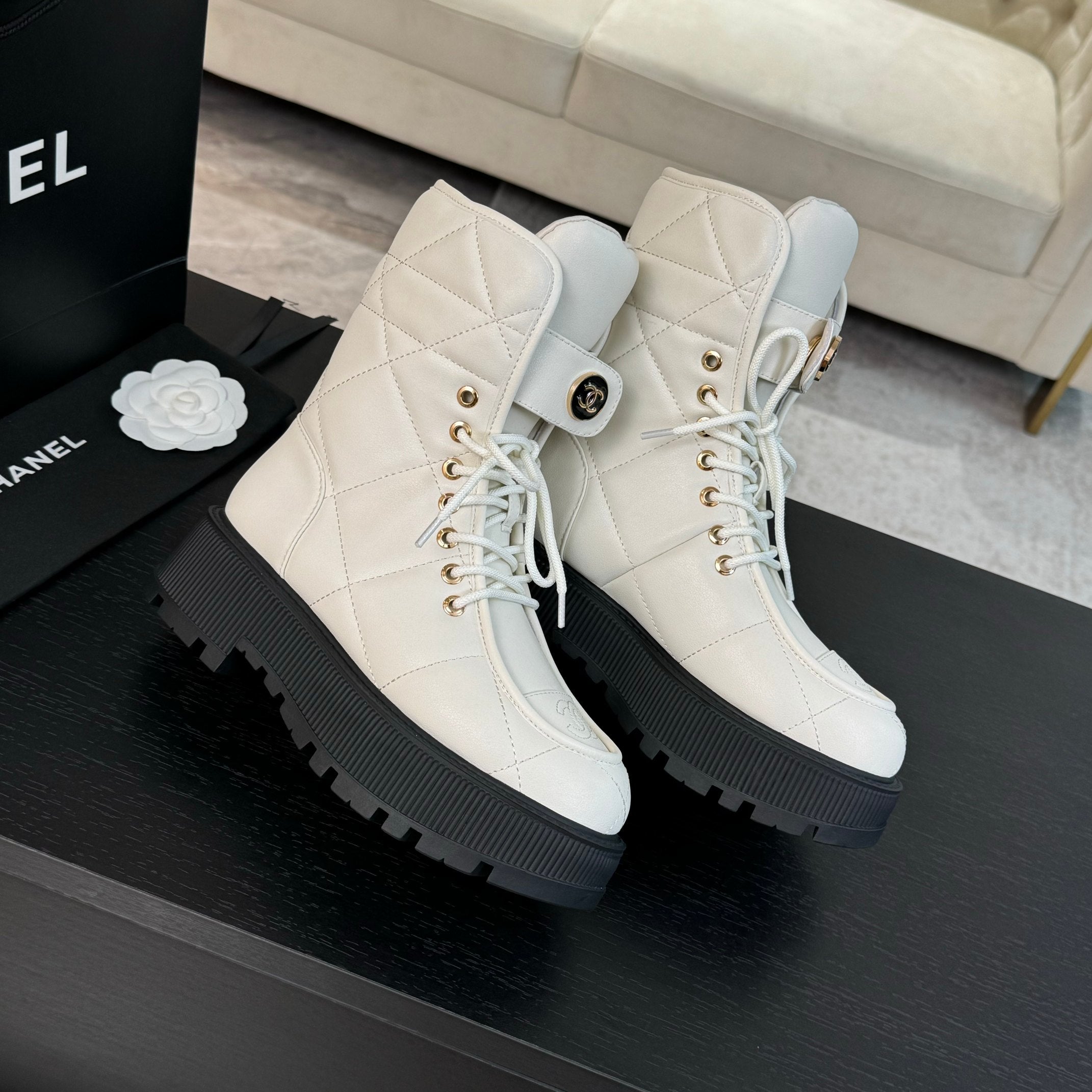 zCHANE.L Cc Short Boots White Quilted Cowhide