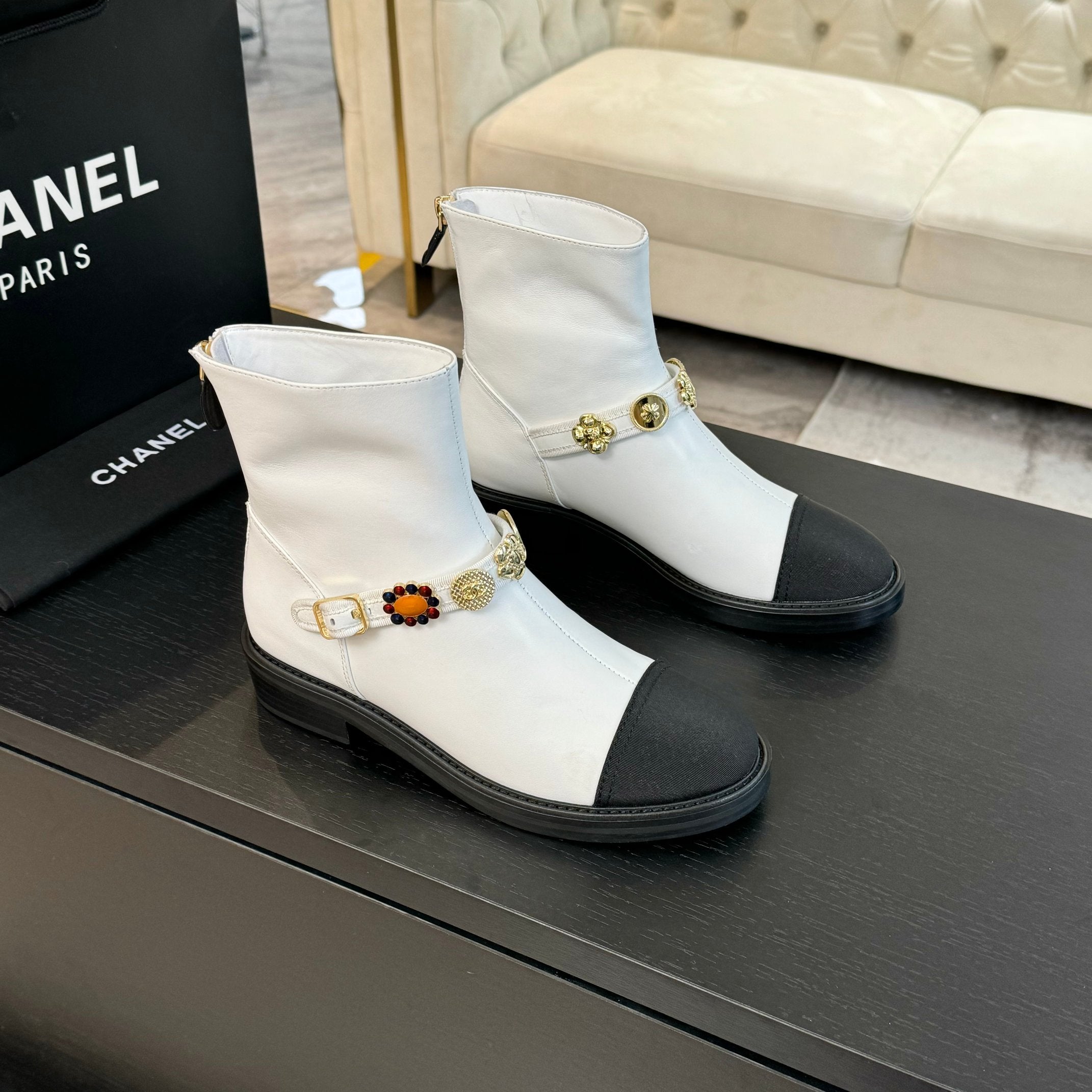 zCHANE.L Cc Short Boots White Cowhide Mix Fabric Denim