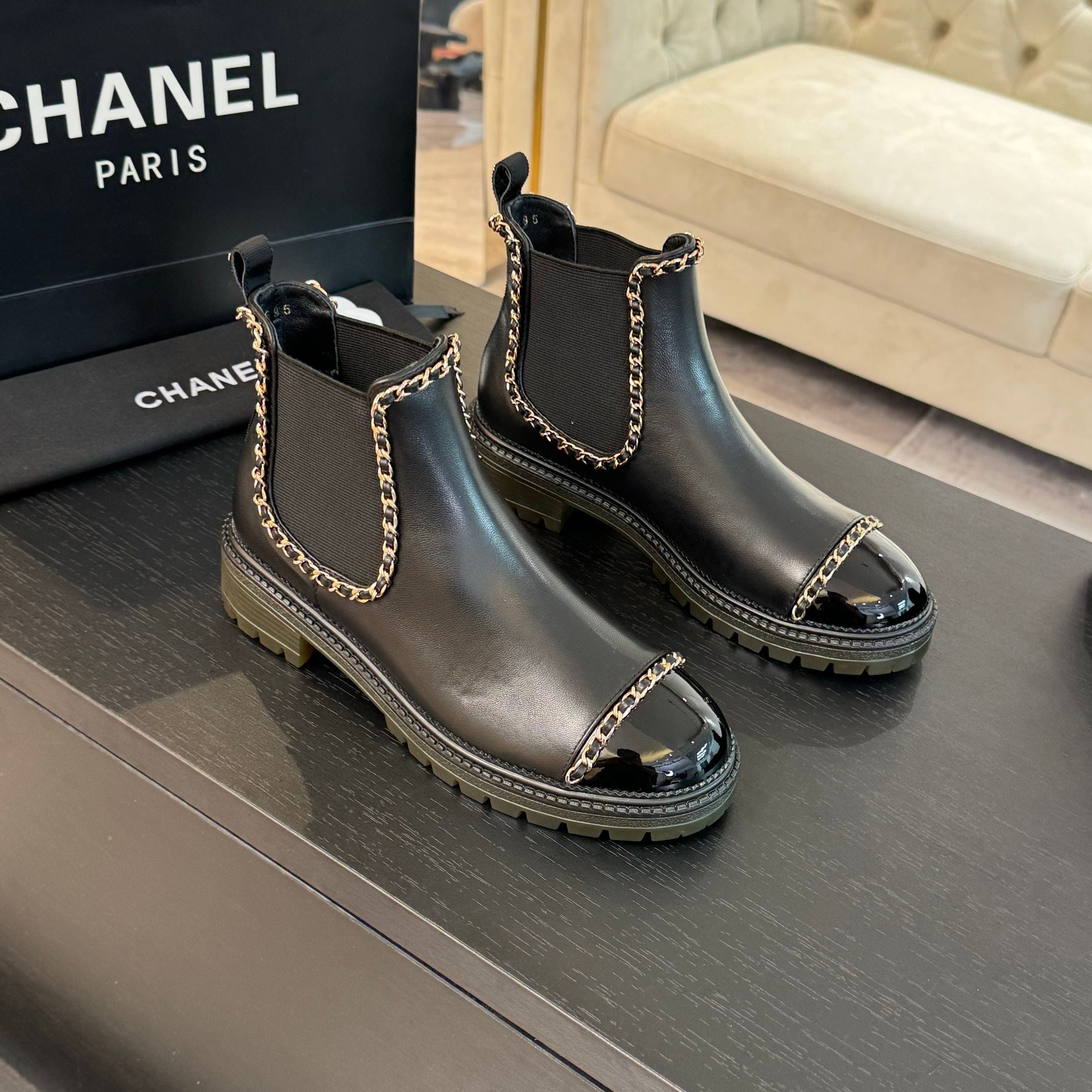 zCHANE.L Cc Flat Ankle Boots Black Chain Cowhide