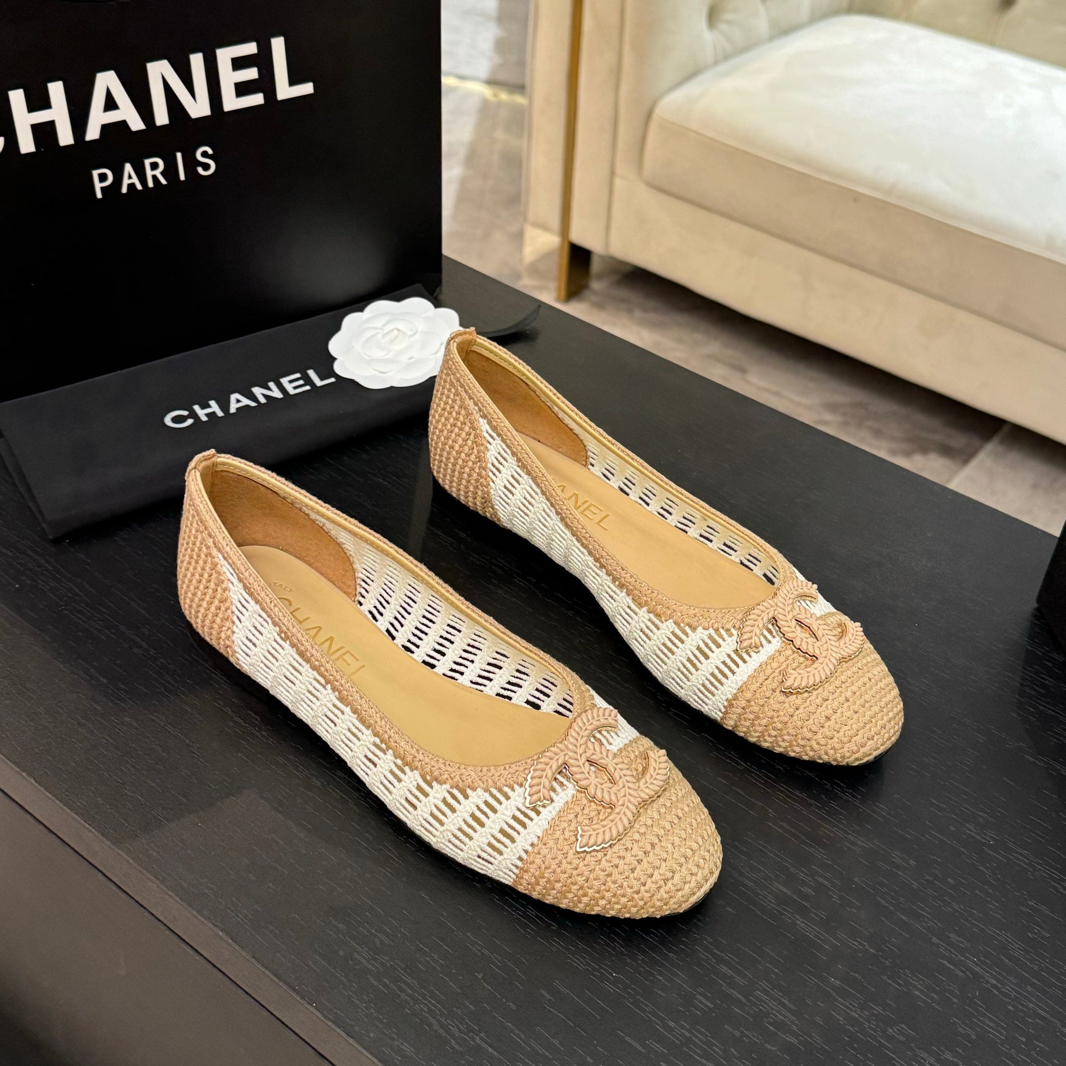 zCHANE.L 25P Ballet Flat White Beige Raffia Large Logo